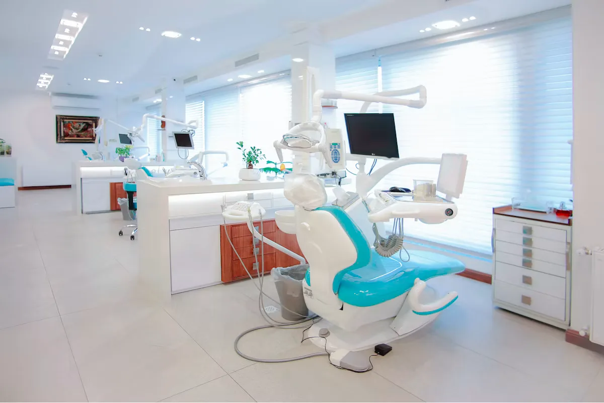 Implantes dentales en Medellín: guía para pacientes